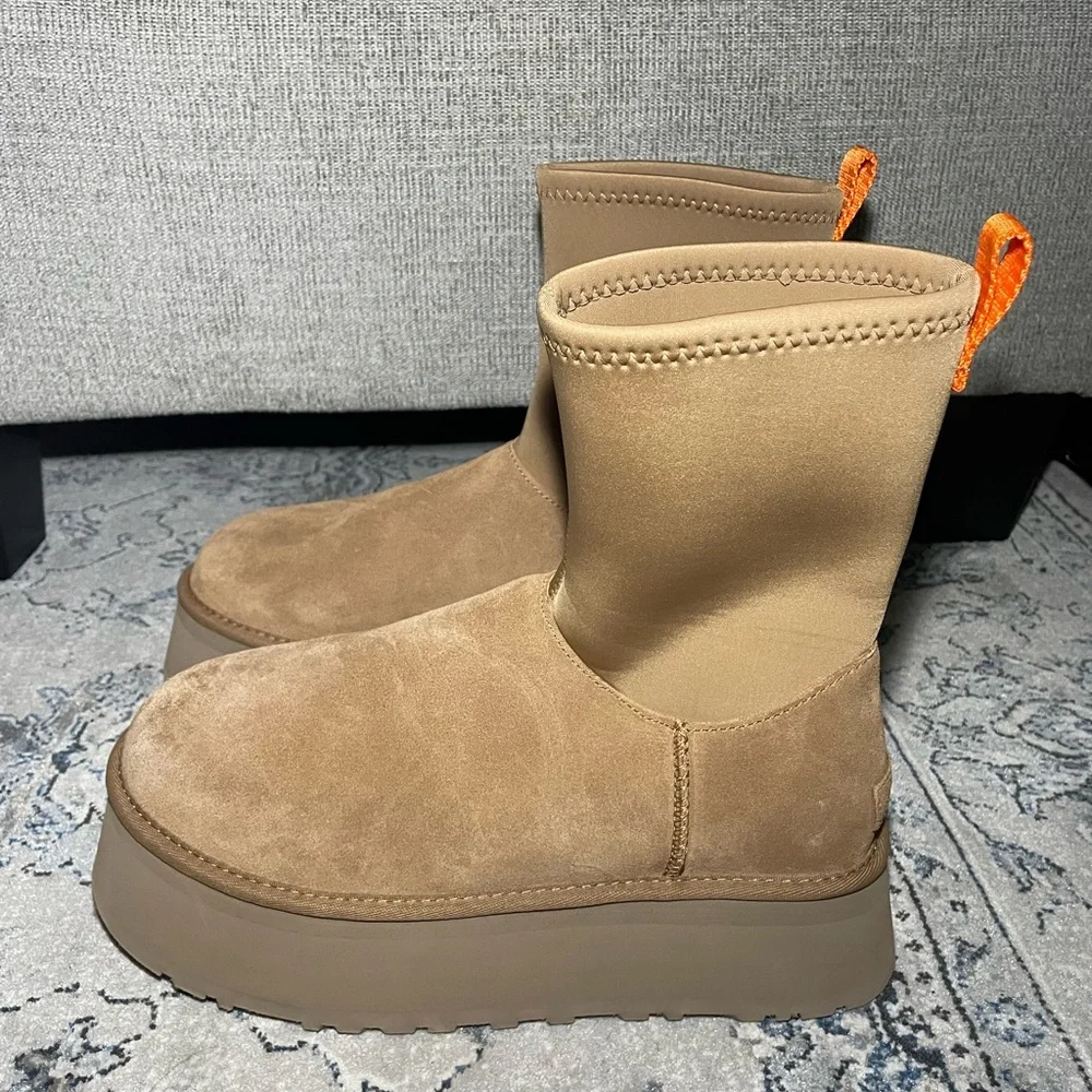 UGG Classic Dipper Boot in Chestnut